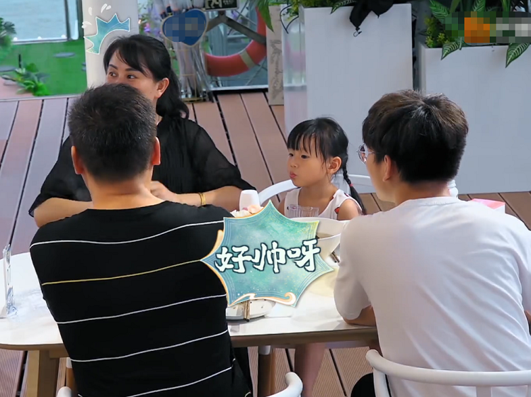 刘宇宁|刘宇宁长得怎么样？听到《中餐厅》客人对他的评价，真有眼光