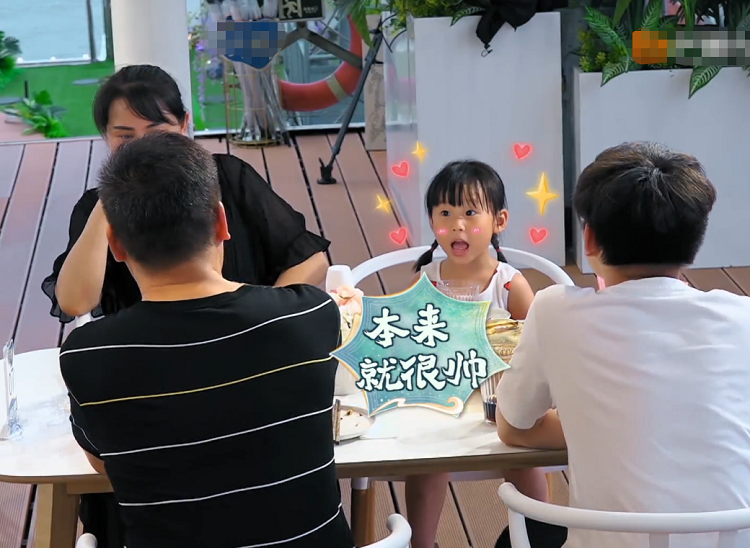 刘宇宁|刘宇宁长得怎么样？听到《中餐厅》客人对他的评价，真有眼光