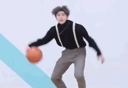 蔡徐坤|捅着杨幂和蔡徐坤上热搜，就没有迪丽热巴碰不了的瓷！