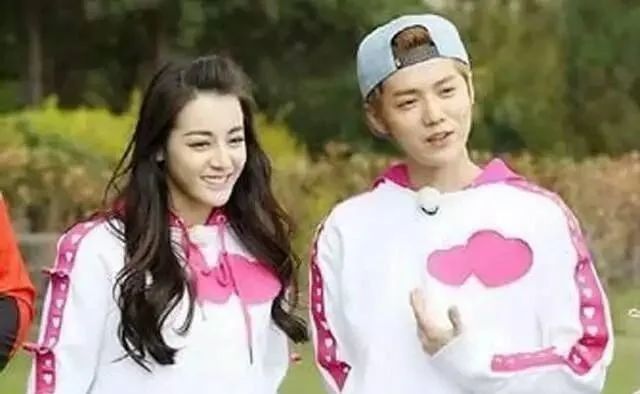 蔡徐坤|捅着杨幂和蔡徐坤上热搜，就没有迪丽热巴碰不了的瓷！