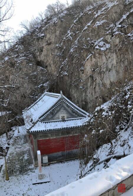 万佛堂村|深山藏古寺，大殿地下有条暗河，过去曾有摆渡船，像极了阴曹地府