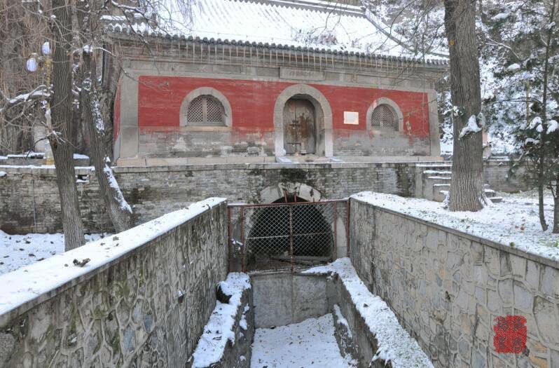 万佛堂村|深山藏古寺，大殿地下有条暗河，过去曾有摆渡船，像极了阴曹地府