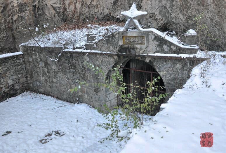 万佛堂村|深山藏古寺，大殿地下有条暗河，过去曾有摆渡船，像极了阴曹地府