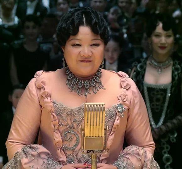 陈凯歌|陈凯歌是她前任，她四婚三离59岁不生子，或把亿万家产留给养女