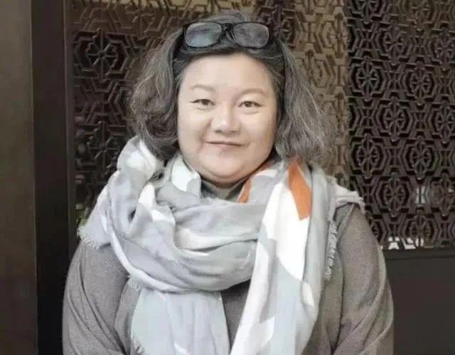 陈凯歌|陈凯歌是她前任，她四婚三离59岁不生子，或把亿万家产留给养女