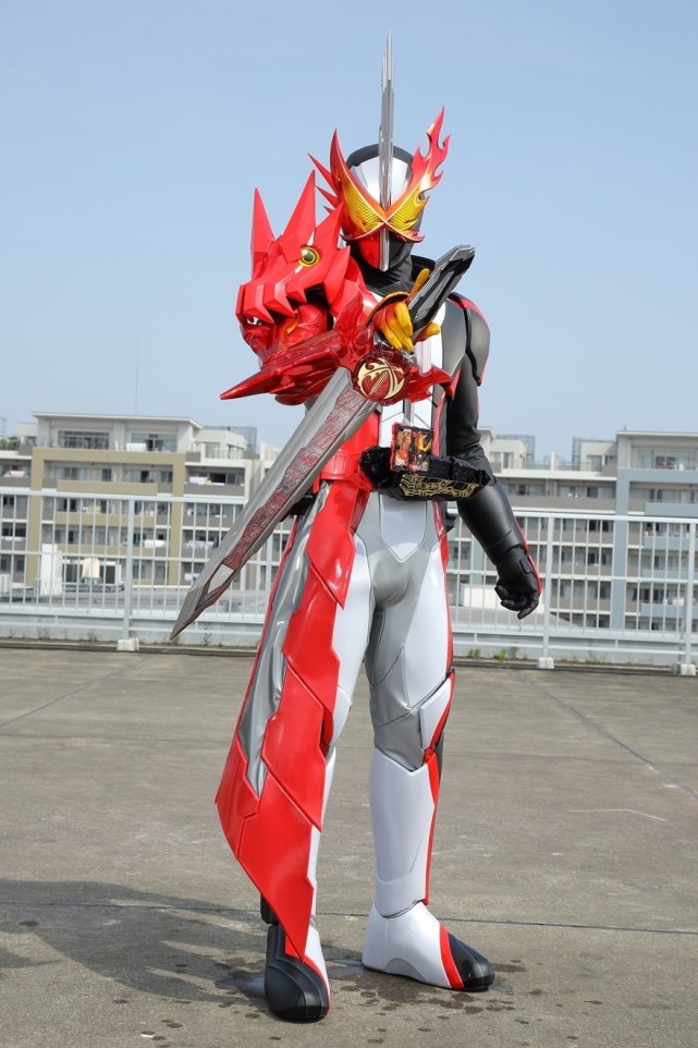 大神自制假面骑士圣刃手办重新定义纸片人