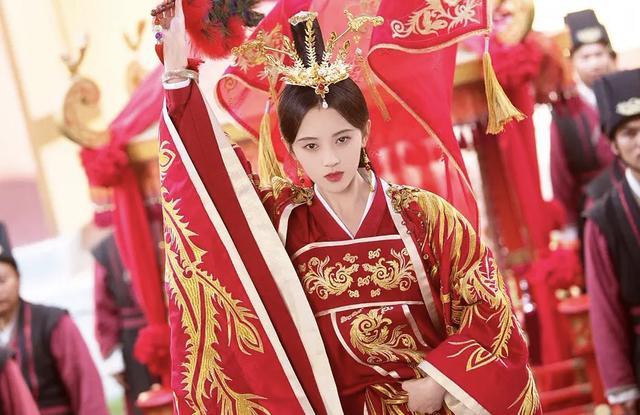 鞠婧祎|鞠婧祎身高被扒造假，长相被扒后天演技被群嘲，唯独这件事没槽点