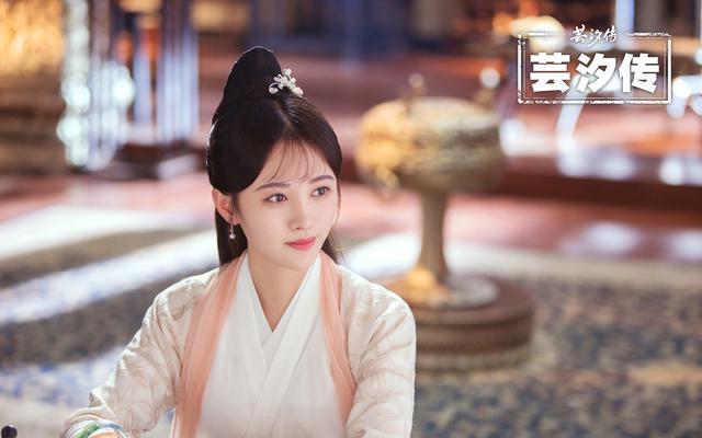 鞠婧祎|鞠婧祎身高被扒造假，长相被扒后天演技被群嘲，唯独这件事没槽点