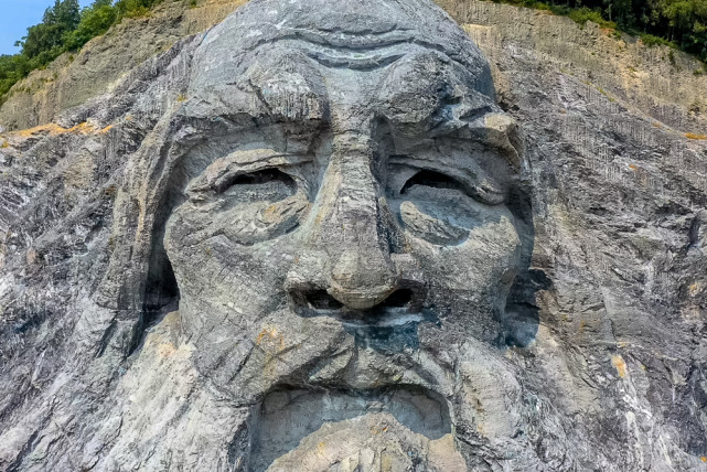 中国最大的山体伏羲像,只比乐山大佛差0.5米,花了2.5个亿