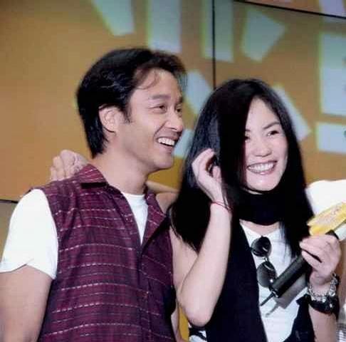 王菲|王菲昔日照片罕见曝光，和张国荣一起时笑得最开心