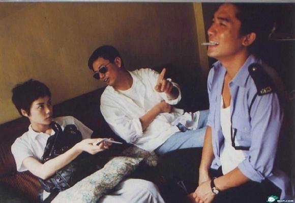 王菲|王菲昔日照片罕见曝光，和张国荣一起时笑得最开心