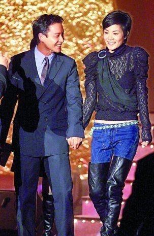 王菲|王菲昔日照片罕见曝光，和张国荣一起时笑得最开心