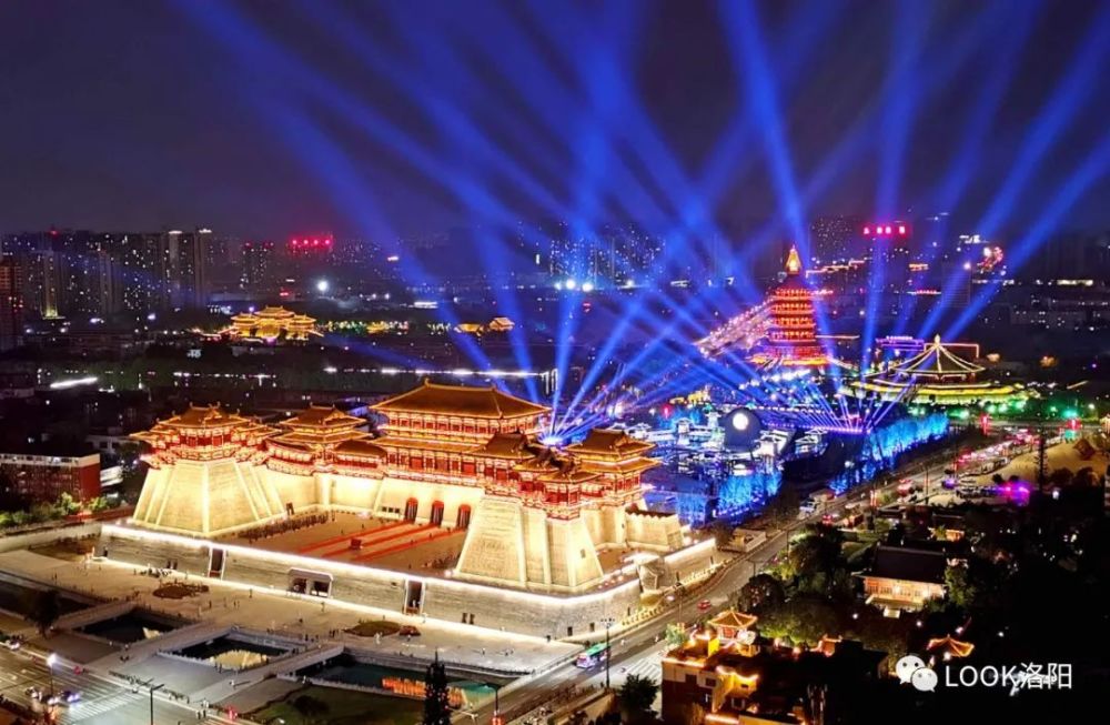 9月12日晚,2020年央视中秋晚会正式在应天门北广场进行录制.