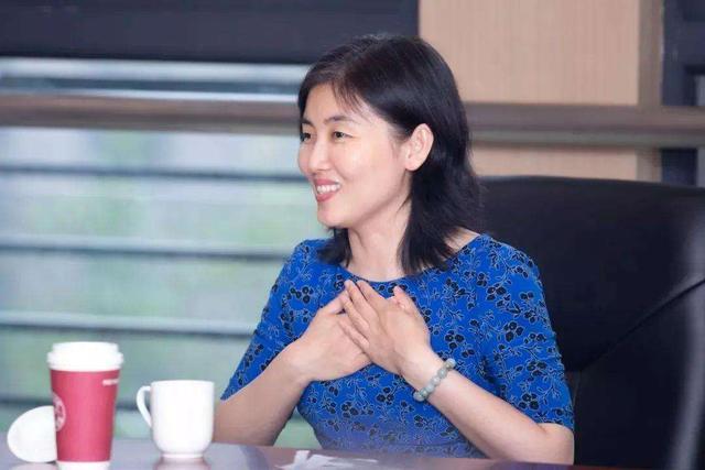 院士|中国最年轻的女教授，成为美国外籍院士，单身至今喜欢追星