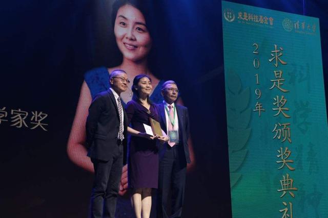 院士|中国最年轻的女教授，成为美国外籍院士，单身至今喜欢追星