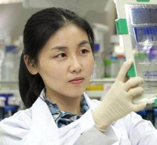 院士|中国最年轻的女教授，成为美国外籍院士，单身至今喜欢追星