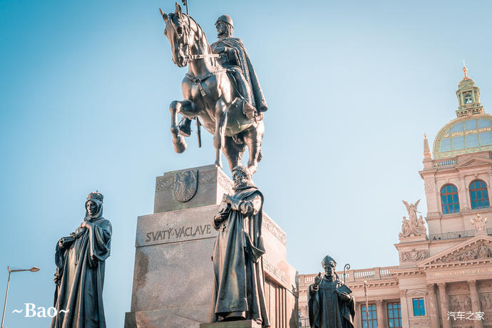 布拉格广场雕像图片