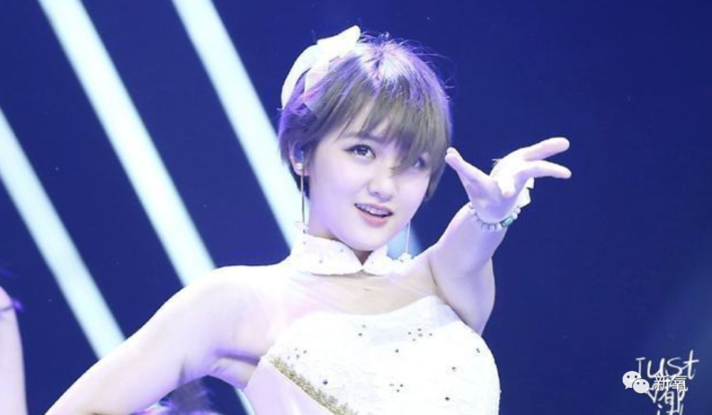 关晓彤|刚红就敢爆料关晓彤？不愧是95后第一浓颜美女扛把子…