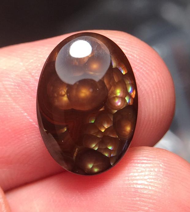 玛瑙界的奇葩,拥有多种多样的颜色,它就是家族之中的火玛瑙