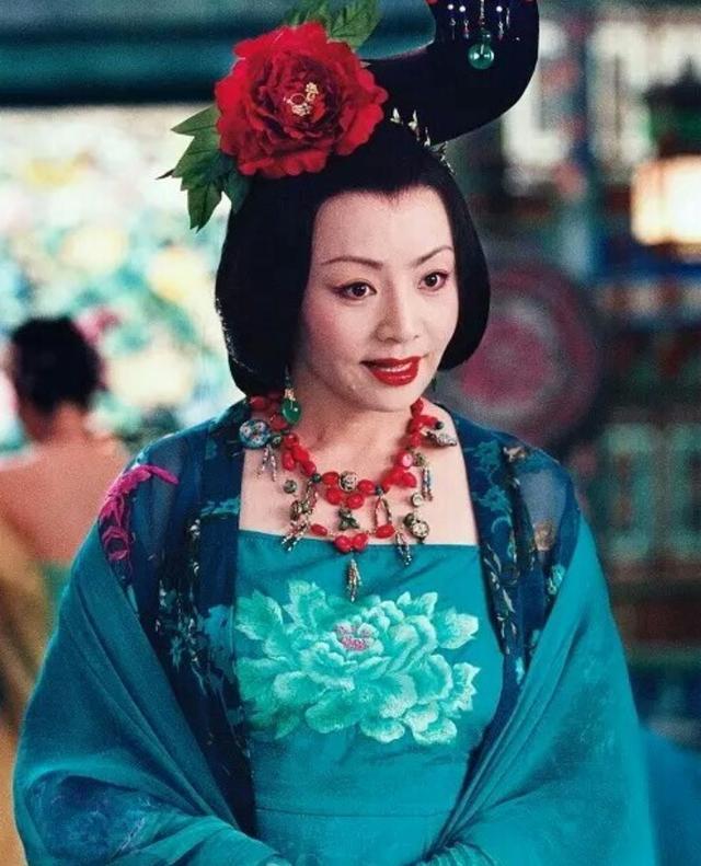 宋丹丹|喜剧女王宋丹丹：年轻时美若天仙，却嫁过渣男，儿子被嘲废物