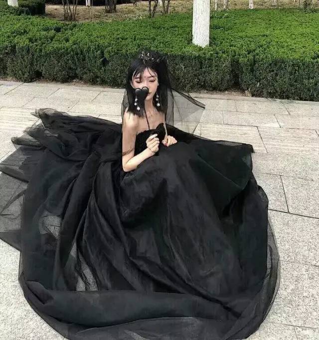 婚纱女生头像新鲜感一旦过了什么都没了