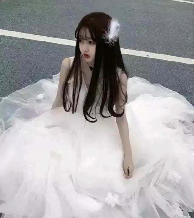 婚纱女生头像/新鲜感一旦过了什么都没了