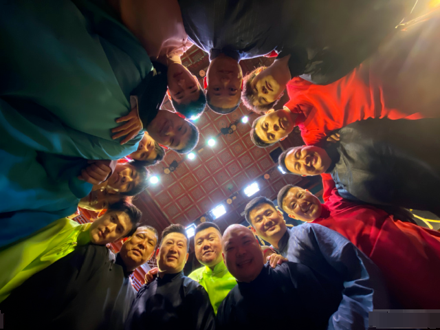 德云社|德云社开箱各队大合影曝光，6队画风搞怪，5队1队相映成趣