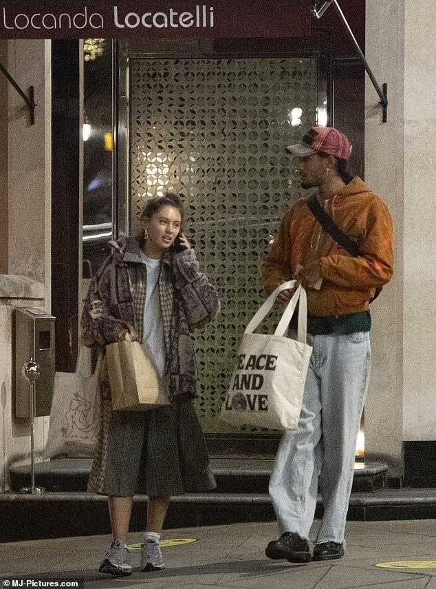 裘德·洛|47岁裘德·洛现身街头为儿子庆生，昔日花花公子变秃顶大叔，女儿继承神颜