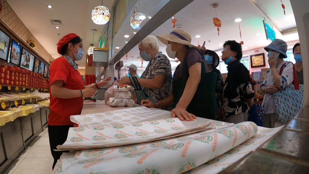 天津广播电视台|排队买月饼了吗？天津人为嘛就认这个味？