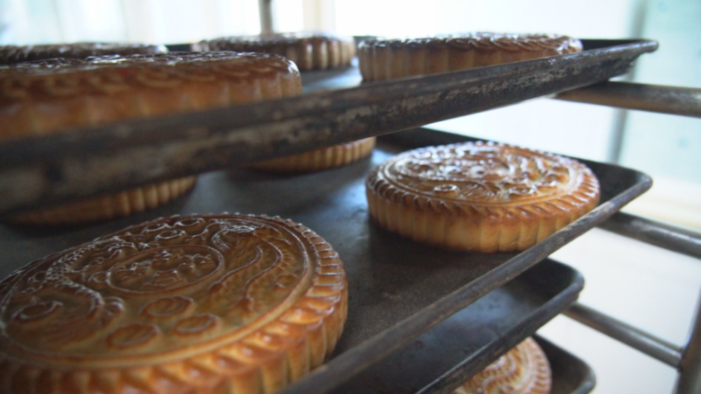 天津广播电视台|排队买月饼了吗？天津人为嘛就认这个味？