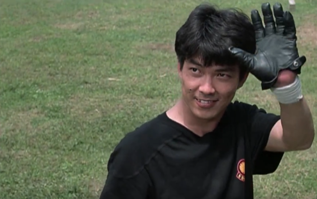 《执法先锋》,说一说影片中的删改桥段,同时讲一讲元彪,成龙的搏命