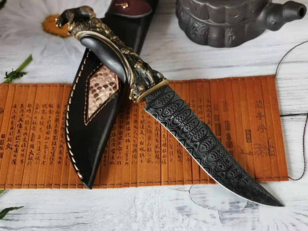 锐利无比的冷兵器之王实力强悍的老男孩户外生存短刀