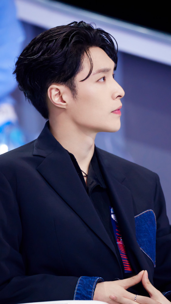 张艺兴|张艺兴咋又哭了？太感性了吧，台下再次情绪崩溃