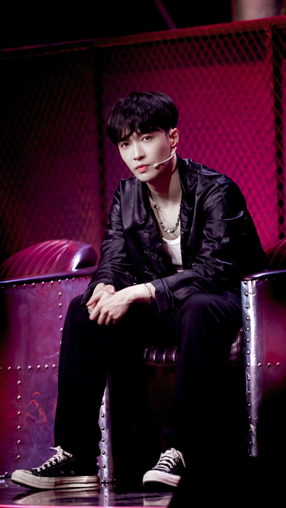 张艺兴|张艺兴咋又哭了？太感性了吧，台下再次情绪崩溃