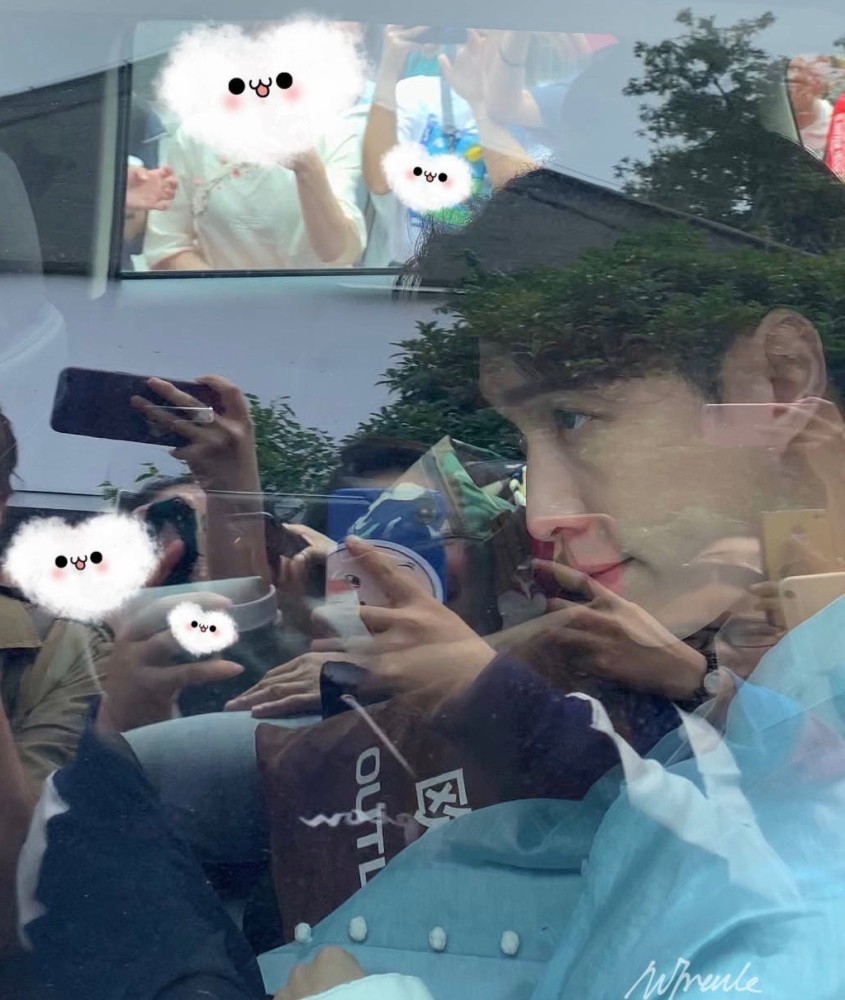 张艺兴|张艺兴咋又哭了？太感性了吧，台下再次情绪崩溃