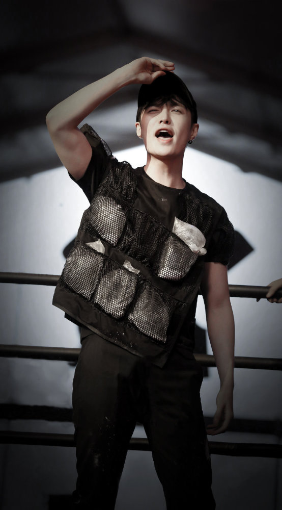 张艺兴|张艺兴咋又哭了？太感性了吧，台下再次情绪崩溃