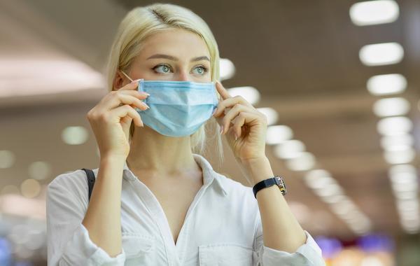 疫苗|牛津疫苗恢复人体试验！参与者出现脊髓问题，这到底是否安全？