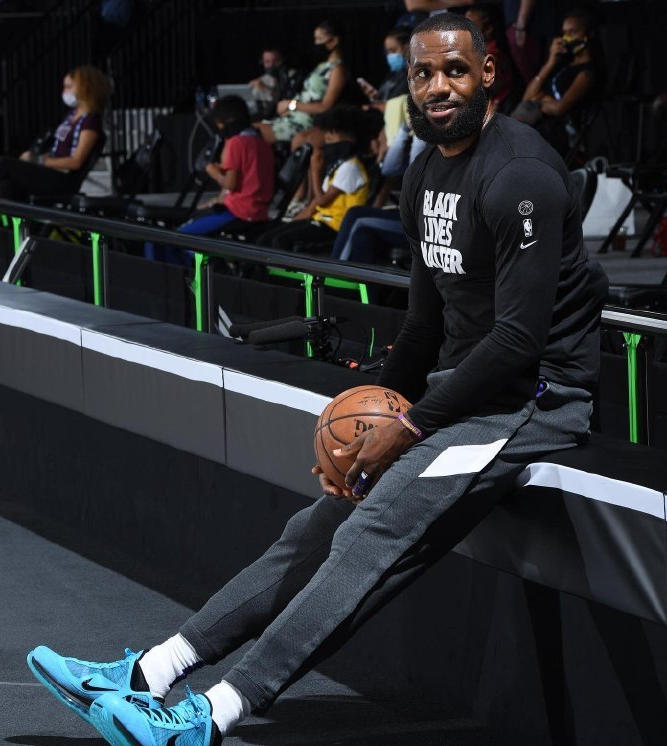 火箭队|开场狂轰13-2，三位射手爆发，湖人打懵火箭，哈登不敢投三分！