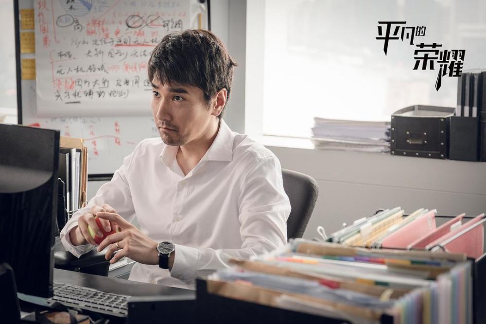 白敬亭|看赵又廷白敬亭在“职场”这么惨，我就放心了