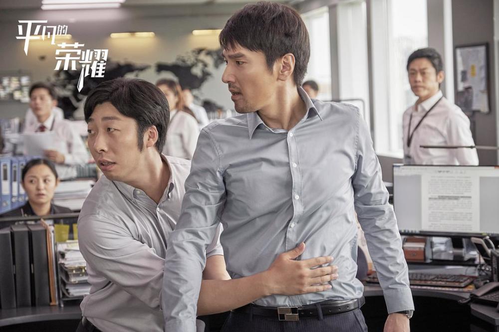 白敬亭|看赵又廷白敬亭在“职场”这么惨，我就放心了