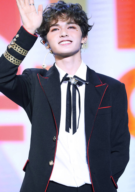 男明星泡面头:林更新可爱,朱正廷甜,看到王一博:不愧是你