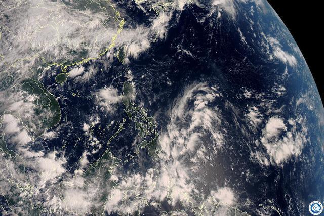 台风|菲律宾东部躁动！11号台风红霞或17日来，我国新一轮4天雨将开始