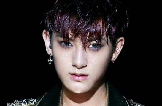 黄子韬|早有端倪？父亲去世前黄子韬曾现身直播间，面容憔悴一脸悲伤