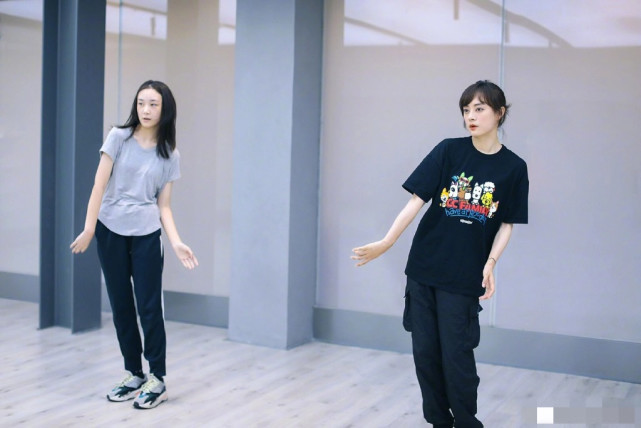 孙俪|孙俪送妹妹上大学，孙艳暑假打工一半工资给姐姐，同父异母姐妹情深