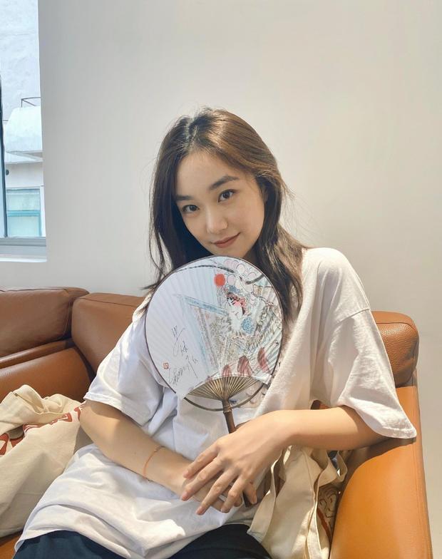 孙俪|孙俪送妹妹上大学，孙艳暑假打工一半工资给姐姐，同父异母姐妹情深