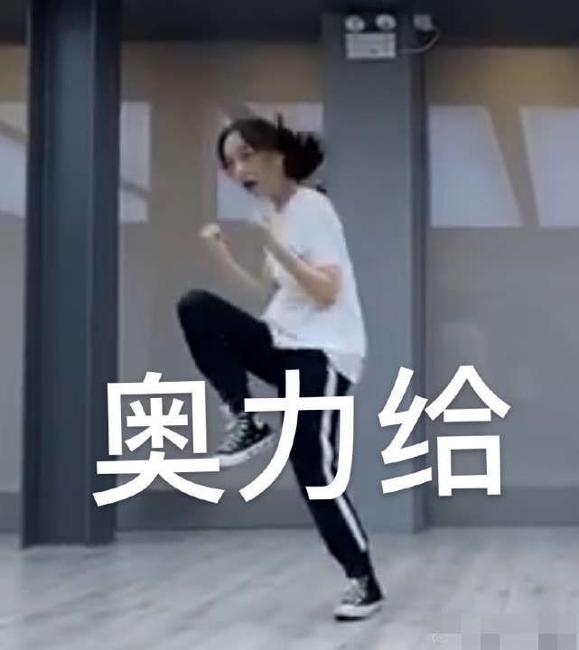 孙俪|孙俪送妹妹上大学，孙艳暑假打工一半工资给姐姐，同父异母姐妹情深