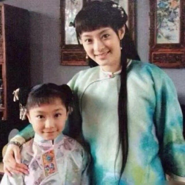 孙俪|孙俪送妹妹上大学，孙艳暑假打工一半工资给姐姐，同父异母姐妹情深