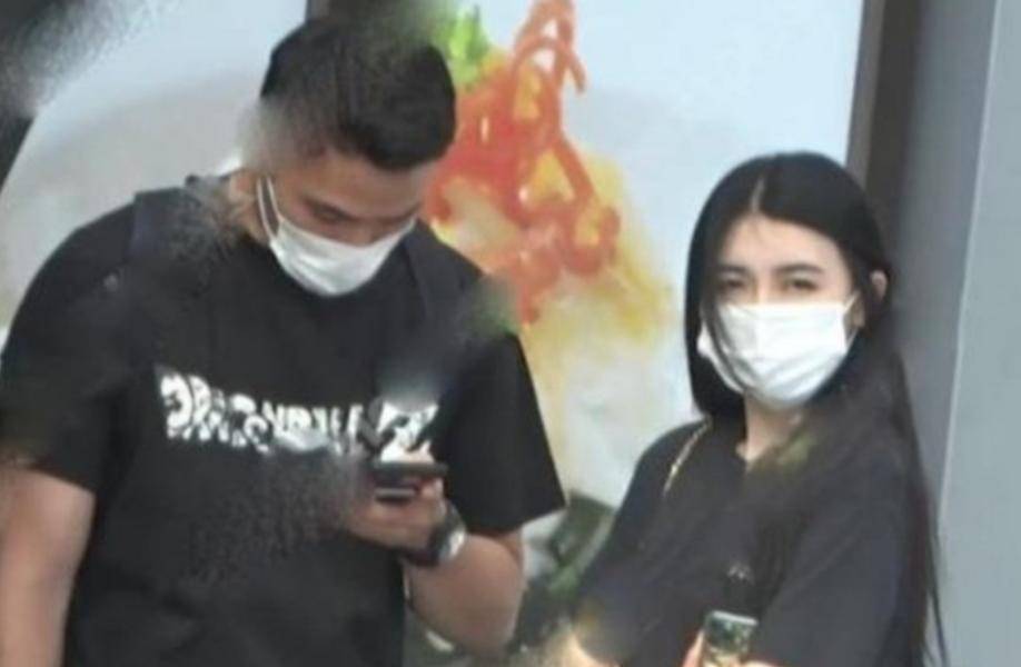 何猷启|赌王三房孙女正脸曝光！颜值与父母差距大，肉脸圆嘟嘟被赞可爱