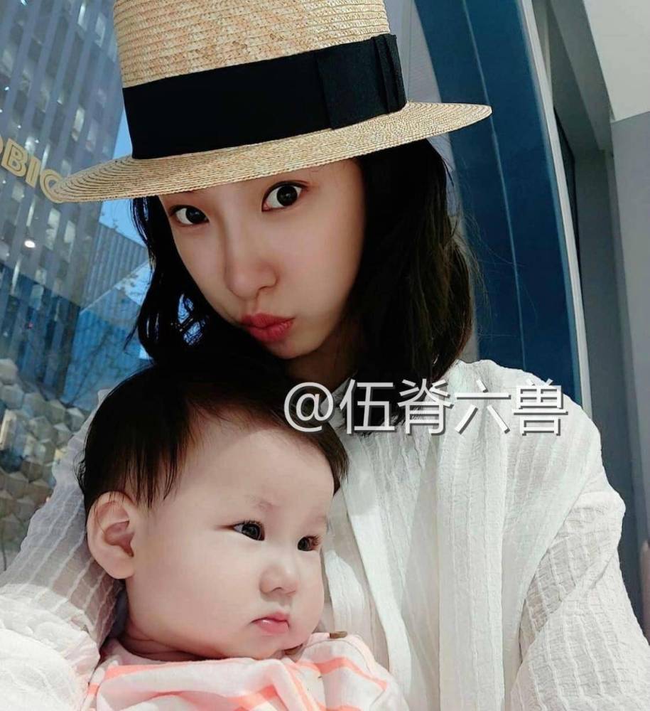 何猷启|赌王三房孙女正脸曝光！颜值与父母差距大，肉脸圆嘟嘟被赞可爱
