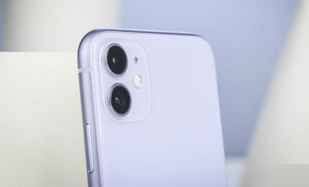 iphone11的前置鏡頭為1200萬像素單攝,支持人像模式和視頻防抖功能